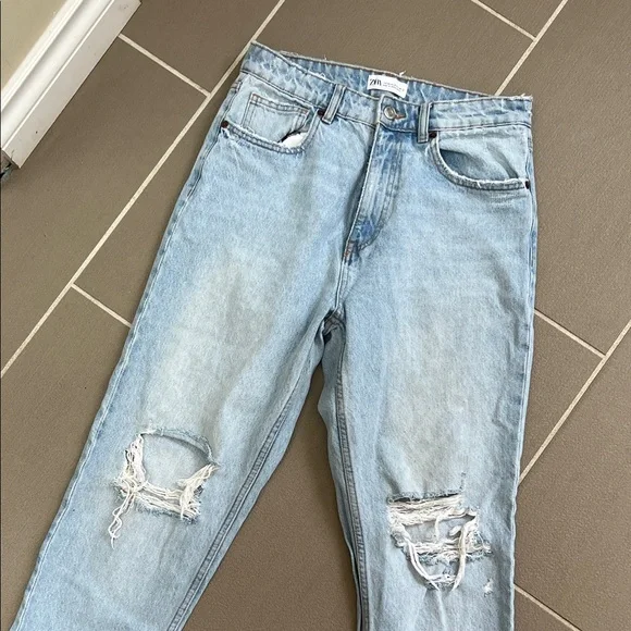 ZARA Light Wash Distressed Jeans - Picture 1 of 5